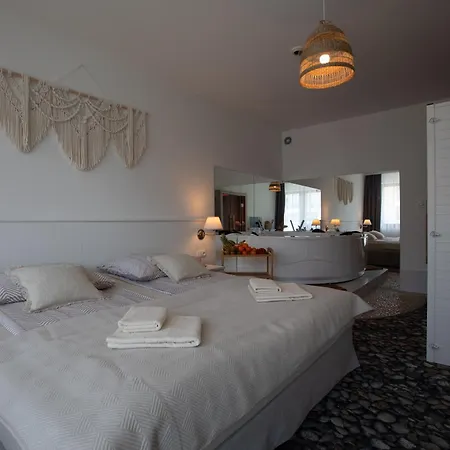 Beach Boho Private Spa Suite 75M - Jacuzzi, Sauna Ir & Sea View Lägenhet *